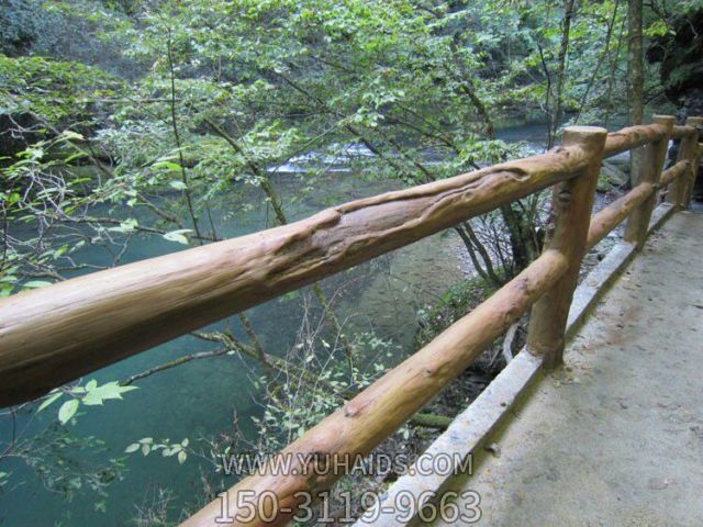 景區(qū)山道裝飾防腐木頭欄桿雕塑