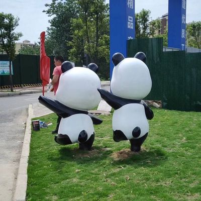 戶外公園創(chuàng)意玻璃鋼卡通園林抽象熊貓雕塑