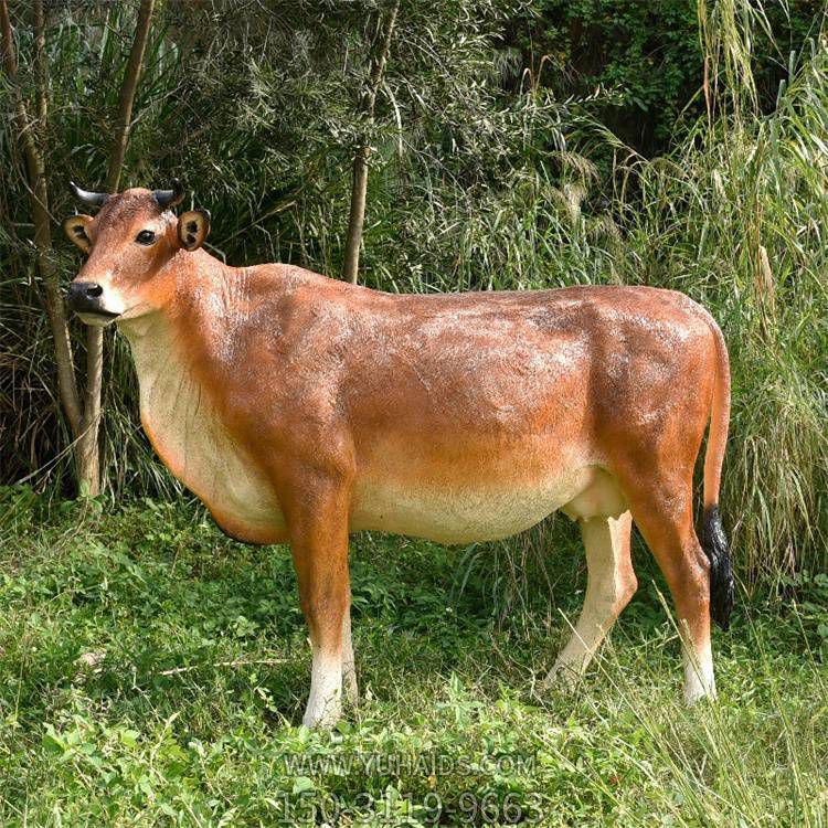 大型仿真動物玻璃鋼園林農(nóng)場牛雕塑