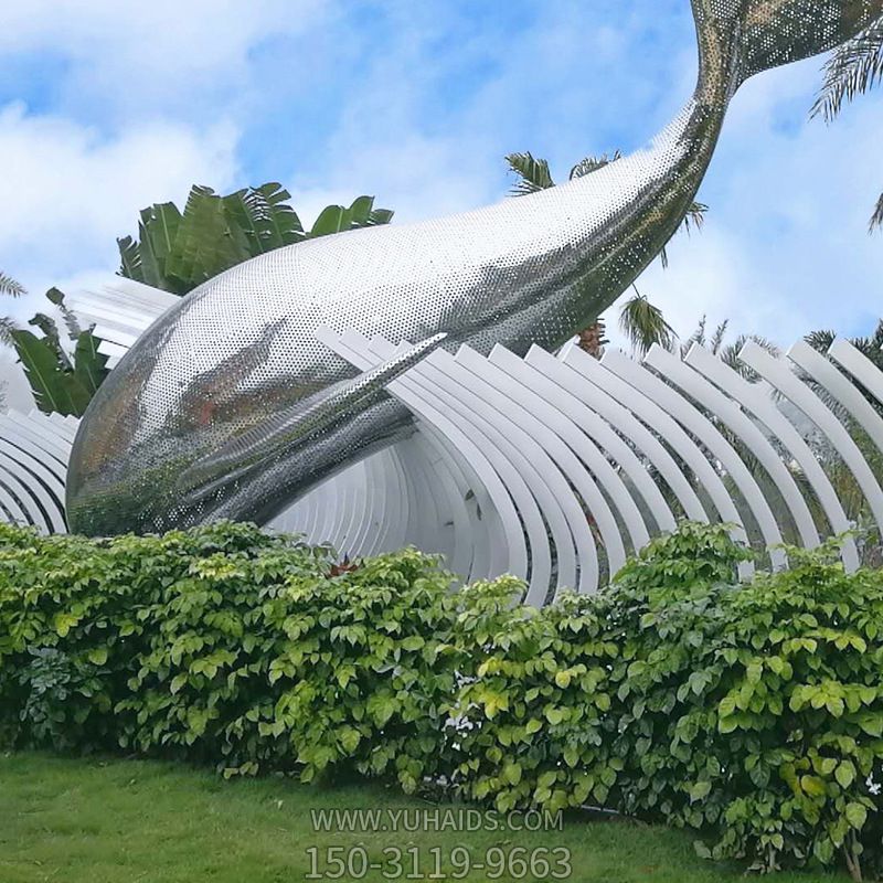 公園擺放的不銹鋼鏤空創(chuàng)意鯨魚雕塑