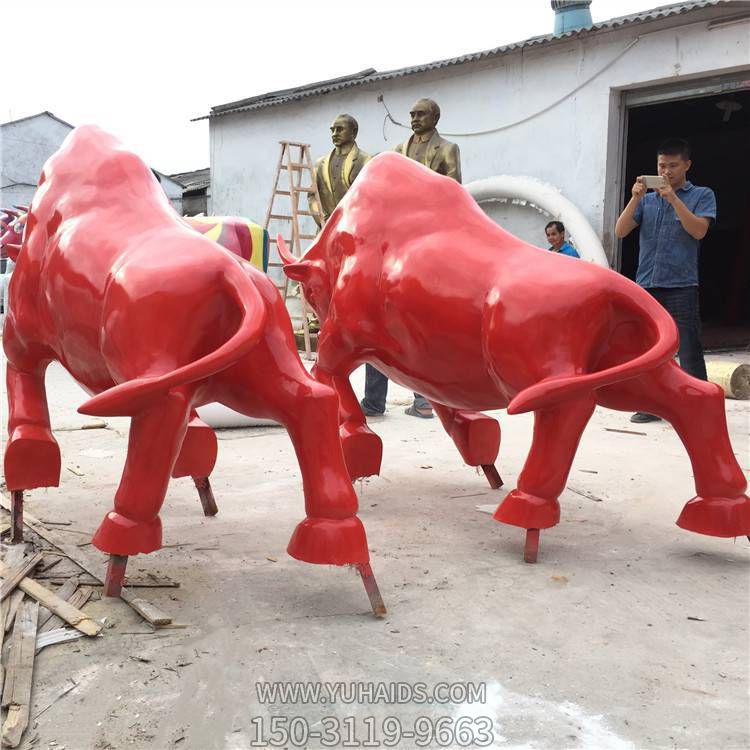 抽象玻璃鋼噴漆牛小品廣場(chǎng)景觀雕塑