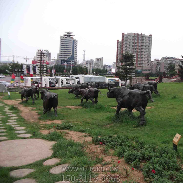 城市公園廣場(chǎng)擺放鑄銅牛群雕像雕塑