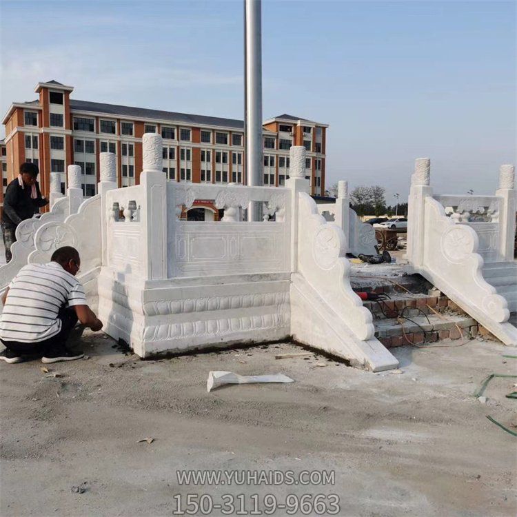學(xué)校廣場(chǎng)戶外擺放升旗臺(tái)漢白玉雕刻防護(hù)欄桿雕塑