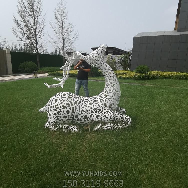 大型鐵藝動物擺件公園草坪創(chuàng)意裝飾抽象梅花鹿雕塑