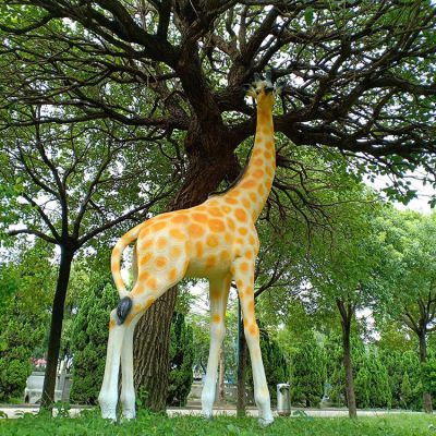 玻璃鋼仿真長(zhǎng)頸鹿，公園園林草坪動(dòng)物景觀