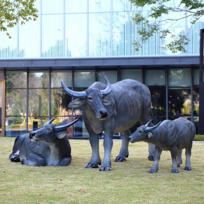 戶外公園草坪玻璃鋼仿真動(dòng)物牛雕塑