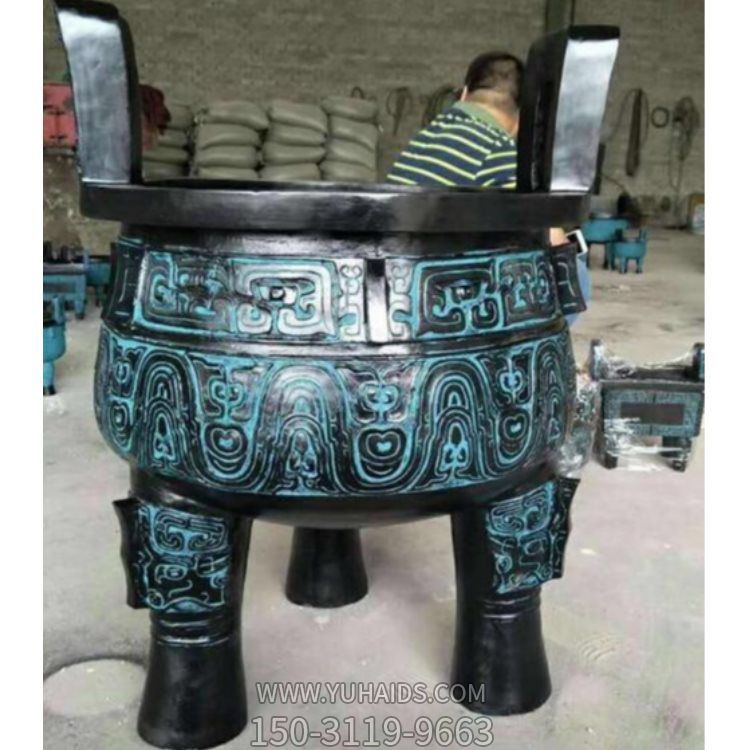 純銅鼎寺院戶外擺放圓形三足雙耳香爐頂?shù)袼?>
                                <h2>純銅鼎寺院戶外擺放圓形三足雙耳香爐頂?shù)袼?參數(shù)說明</h2>
                                                                        <table>
                                      <tr>
                                        <th>產(chǎn)品標(biāo)題</th>
                                        <td>純銅鼎寺院戶外擺放圓形三足雙耳香爐頂?shù)袼?/td>
                                      </tr>
                                      <tr>
                                        <th>發(fā)布時(shí)間</th>
                                        <td>2023-06-08 12:42</td>
                                      </tr>
                                      <tr>
                                        <th>價(jià)格</th>
                                        <td><span>電話咨詢</td>
                                      </tr>
                                                                              <tr>
                                          <th>雕刻內(nèi)容</th>
                                          <td>鼎、香爐</td>
                                        </tr>
                                                                          </table>
                                <h2>純銅鼎寺院戶外擺放圓形三足雙耳香爐頂?shù)袼?詳細(xì)說明</h2>
                                <p>玉海雕塑是一家綜合性的雕塑公司，擁有多款純銅鼎寺院戶外擺放圓形三足雙耳香爐頂?shù)袼苣Ｐ?，可加工定制多種純銅鼎寺院戶外擺放圓形三足雙耳香爐頂?shù)袼?，支持材質(zhì)、樣式、風(fēng)格、尺寸大小等方面的調(diào)整修改定制。我們所加工制作的純銅鼎寺院戶外擺放圓形三足雙耳香爐頂?shù)袼苜|(zhì)優(yōu)價(jià)廉，遍布全國多個(gè)省市地區(qū)，想要了解更多案例圖片，請電話或微信咨詢。材質(zhì)、大小、樣式等都可以按需定制，還可根據(jù)您提供給的純銅鼎寺院戶外擺放圓形三足雙耳香爐頂?shù)袼軜訄D進(jìn)行制作！如有相關(guān)需求，歡迎致電（微信同號）：<span>150-3119-9663</span></p>
                                                                <div   class=